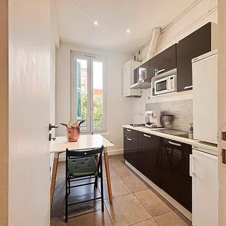 Apartament Urban Chic - 3 Pers, Wifi, Parking *